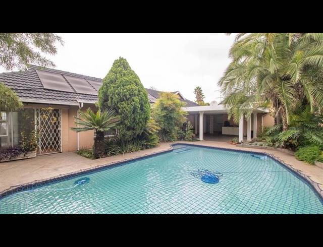 4 BEDROOM HOUSE FOR SALE IN VAN RIEBEECK PARK